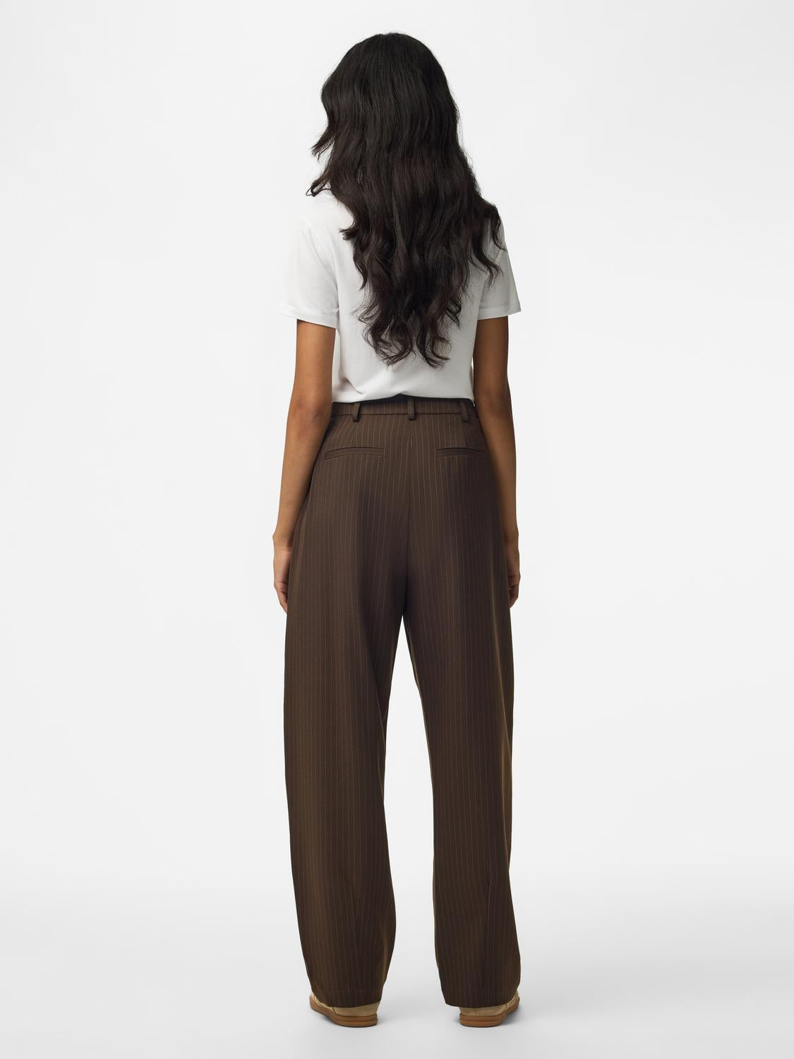 model_shot-back